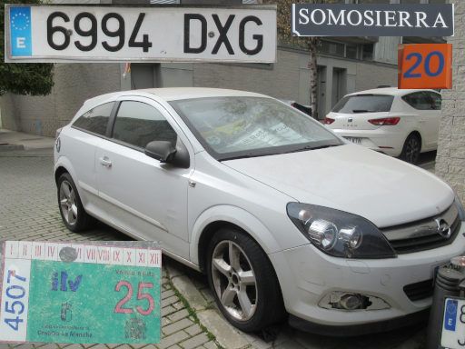 Veh&iacute;culos abandonados, verlassene Fahrzeuge, Madrid, Spanien, Opel Astra GTC, Kennzeichen 6994 DXG, Erstzulassung Januar 2005, Calle Somosierra 20, 28043 Madrid im M&auml;rz 2026