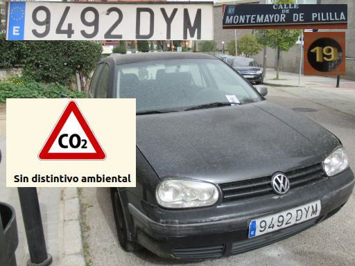 Veh&iacute;culos abandonados, verlassene Fahrzeuge, Madrid, Spanien, Volkswagen Golf TDI, Kennzeichen 6492 DYM, Erstzulassung Januar 2005, Calle Montemayor de Pililla 19, 28043 Madrid im M&auml;rz 2026