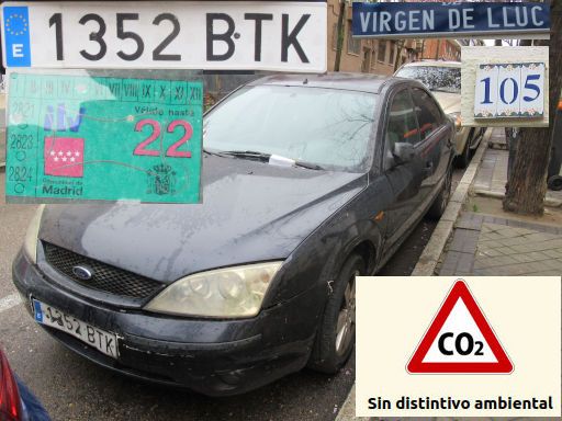 Veh&iacute;culos abandonados, verlassene Fahrzeuge, Madrid, Spanien, Ford Mondeo TDCi, Kennzeichen 1352 BTK, Erstzulassung M&auml;rz 2002, Calle Virgen de Lluc 105, 28027 Madrid im M&auml;rz 2026