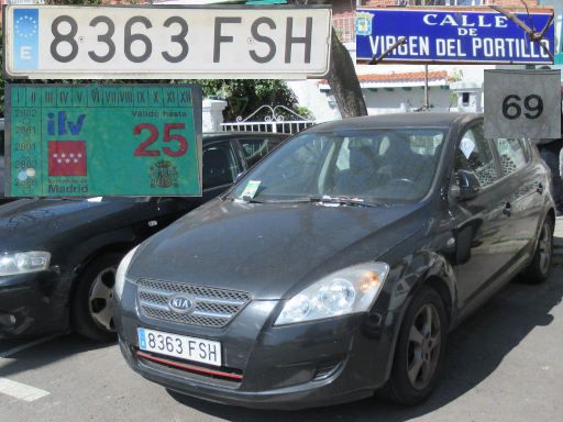 Veh&iacute;culos abandonados, verlassene Fahrzeuge, Madrid, Spanien, Kia Rio, Kennzeichen 8363 FSH, Erstzulassung Juni 2007, Calle Virgen del Portillo 69, 28027 Madrid im M&auml;rz 2026