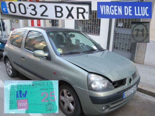 Veh&iacute;culos abandonados, verlassene Fahrzeuge, Madrid, Spanien, Renault Clio, Kennzeichen 0032 BXR, Erstzulassung Juli 2002, Calle Virgen de Lluc 71, 28027 Madrid im M&auml;rz 2026