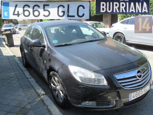 Veh&iacute;culos abandonados, verlassene Fahrzeuge, Madrid, Spanien, Opel Insignia, Kennzeichen 4665 GLC, Erstzulassung M&auml;rz 2009, Calle Burriana 14, 28042 Madrid im M&auml;rz 2026