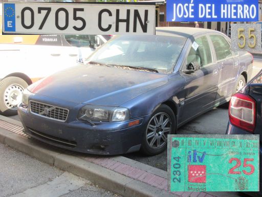 Veh&iacute;culos abandonados, verlassene Fahrzeuge, Madrid, Spanien, Volvo S80 D5, Kennzeichen 0705 CHN, Erstzulassung Mai 2003, Calle Jose del Hierro 55, 28027 Madrid im M&auml;rz 2026