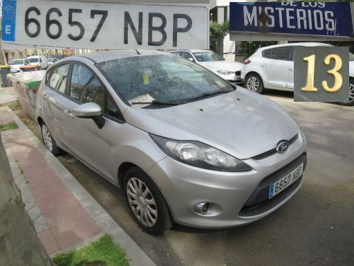 Veh&iacute;culos abandonados, verlassene Fahrzeuge, Madrid, Spanien, Ford Fiesta, Kennzeichen 6657 NBP, Erstzulassung in Spanien Mai 2025, Calle Misterios 13, 28027 Madrid im M&auml;rz 2026