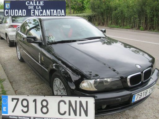 Vehículos abandonados, verlassene Fahrzeuge, Madrid, Spanien, BMW 320 Ci, Kennzeichen 7918 CNN, Erstzulassung November 2003, Calle de la Ciudad Encantada, 28030 Madrid im Mai 2025