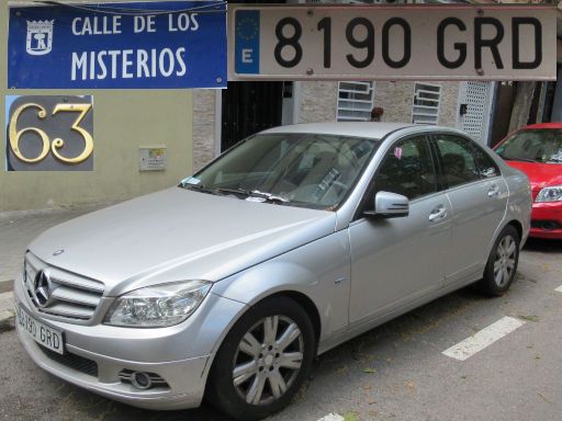 Vehículos abandonados, verlassene Fahrzeuge, Madrid, Spanien, Mercedes-Benz C180 Kompressor, Kennzeichen 8190 GRD, Erstzulassung Oktober 2009, Calle de los Misterios 63, 28027 Madrid im Mai 2025