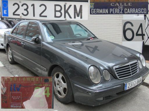 Vehículos abandonados, verlassene Fahrzeuge, Madrid, Spanien, Mercedes-Benz E 320, Kennzeichen 2312 BKM, Erstzulassung Juni 2001, Calle de German Pérez Carrasco 64, 28027 Madrid im Mai 2025