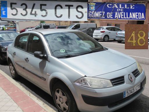 Vehículos abandonados, verlassene Fahrzeuge, Madrid, Spanien, Renault Megane, Kennzeichen 5345 CTS, Erstzulassung März 2004, Calle de Gomez de Avellaneda 48, 28021 Madrid im Mai 2025