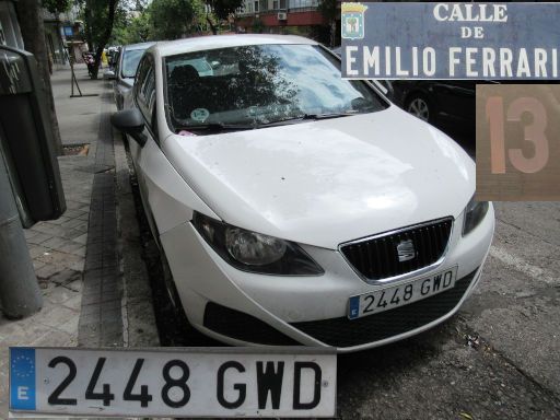 Vehículos abandonados, verlassene Fahrzeuge, Madrid, Spanien, Seat Ibiza, Kennzeichen 2448 GWD, Erstzulassung Mai 2010, Calle de Emilio Ferrari 13, 28021 Madrid im Mai 2025