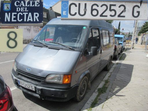 Vehículos abandonados, verlassene Fahrzeuge, Madrid, Spanien, Ford Transit CL, Kennzeichen CU 6252 G, Erstzulassung August 1991, Calle del Nectar 8, 28022 Madrid im Mai 2025