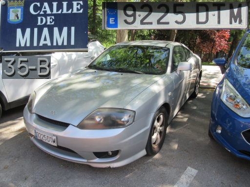 Vehículos abandonados, verlassene Fahrzeuge, Madrid, Spanien, Hyundai Coupé FX, Kennzeichen 9225 DTM, Erstzulassung Januar 2005, Calle de Miami 35 B, 28027 Madrid im Mai 2025
