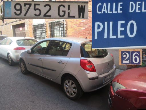 Vehículos abandonados, verlassene Fahrzeuge, Madrid, Spanien, Renault Clio, Kennzeichen 9752 GLW, Erstzulassung April 2009, Calle del Pileo 26, 28027 Madrid im Mai 2025