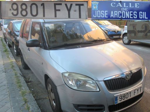 Vehículos abandonados, verlassene Fahrzeuge, Madrid, Spanien, Skoda Roomster TDI, Kennzeichen 9801 FYT, Erstzulassung Dezember 2007, Calle de Jose Arcones Gil 32, 28021 Madrid im Mai 2025