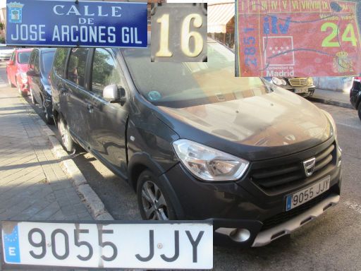 Vehículos abandonados, verlassene Fahrzeuge, Madrid, Spanien, Dacia Lodgy, Kennzeichen 9055 JJY, Erstzulassung November 2015, Calle de Jose Arcones Gil 16, 28021 Madrid im Mai 2025