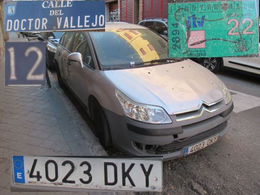 Vehículos abandonados, verlassene Fahrzeuge, Madrid, Spanien, Citroen C4, Kennzeichen 4023 DKY, Erstzulassung Januar 2005, Calle del Doctor Vallejo 12, 28027 Madrid im Mai 2025