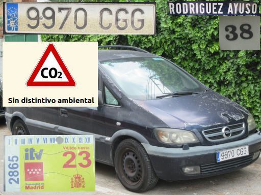 Vehículos abandonados, verlassene Fahrzeuge, Madrid, Spanien, Opel Zafira 2.2 DTI, Kennzeichen 9970 CGG, Erstzulassung März 2003, Calle Rodriguez Ayuso 38, 28022 Madrid im Mai 2026
