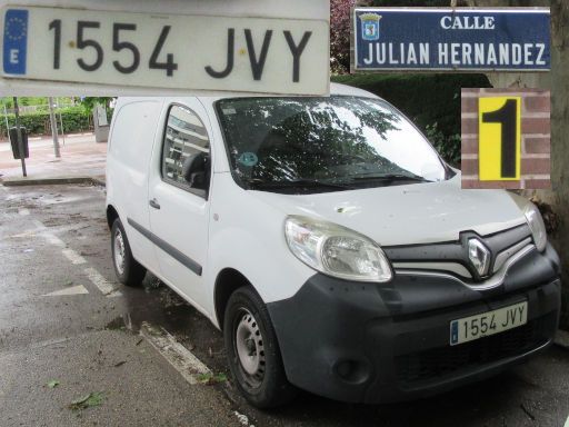 Vehículos abandonados, verlassene Fahrzeuge, Madrid, Spanien, Renault Kangoo, Kennzeichen 1554 JVY, Erstzulassung Dezember 2016, Calle Julian Hernandez 1, 28043 Madrid im Mai 2026