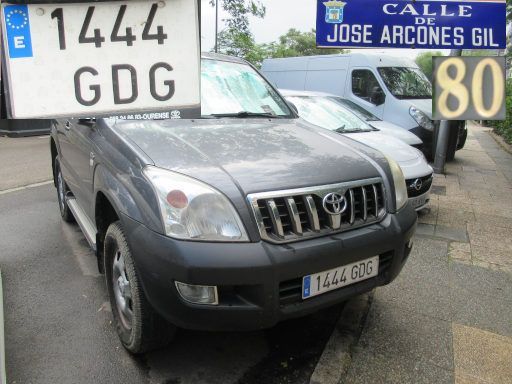 Vehículos abandonados, verlassene Fahrzeuge, Madrid, Spanien, Toyota Land Cruiser, Kennzeichen 1444 GDG, Erstzulassung April 2008, Calle Jose Arcones Gil 80, 28017 Madrid im Mai 2026