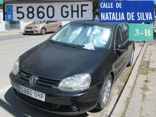 Vehículos abandonados, verlassene Fahrzeuge, Madrid, Spanien, Volkswagen Golf, Kennzeichen 5860 GHF, Erstzulassung August 2008, Calle Natalia de Silva 3 B, 28027 Madrid im Mai 2026