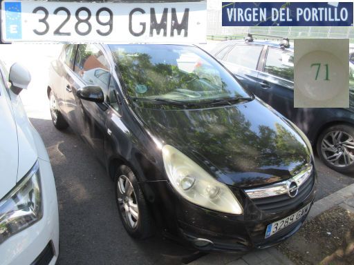 Vehículos abandonados, verlassene Fahrzeuge, Madrid, Spanien, Opel Corsa, Kennzeichen 3289 GMM, Erstzulassung Mai 2009, Calle Virgen del Portillo 71, 28027 Madrid im Mai 2026