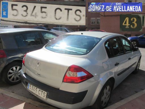 Vehículos abandonados, verlassene Fahrzeuge, Madrid, Spanien, Renault Megane, Kennzeichen 5345 CTS, Erstzulassung März 2004, Calle Gomez de Avellaneda 43, 28017 Madrid im Mai 2026
