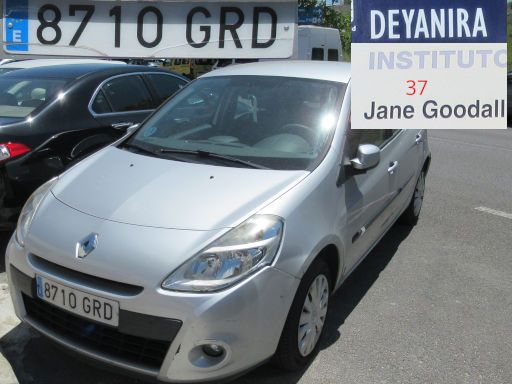 Vehículos abandonados, verlassene Fahrzeuge, Madrid, Spanien, Renault Clio, Kennzeichen 8710 GRD, Erstzulassung Oktober 2009, Calle Deyanira 37, 28022 Madrid im Mai 2026