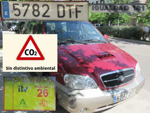Vehículos abandonados, verlassene Fahrzeuge, Madrid, Spanien, Kia Carnival EX, Kennzeichen 5782 DTF, Erstzulassung Januar 2005, Calle de la Igualdad 181, 28052 Madrid im Mai 2026