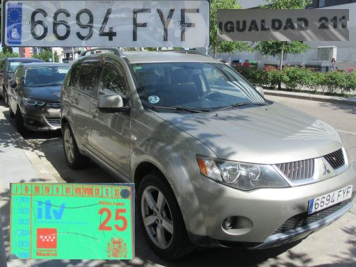 Vehículos abandonados, verlassene Fahrzeuge, Madrid, Spanien, Mitsubishi Outlander, Kennzeichen 6694 FYF, Erstzulassung Dezember 2007, Calle de la Igualdad 211, 28052 Madrid im Mai 2026
