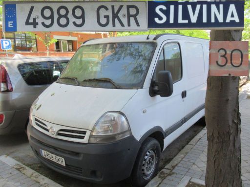 Vehículos abandonados, verlassene Fahrzeuge, Madrid, Spanien, Nissan Lieferwagen, Kennzeichen 4989 GKR, Erstzulassung Januar 2009, Calle Silvina 30, 28041 Madrid im Mai 2026