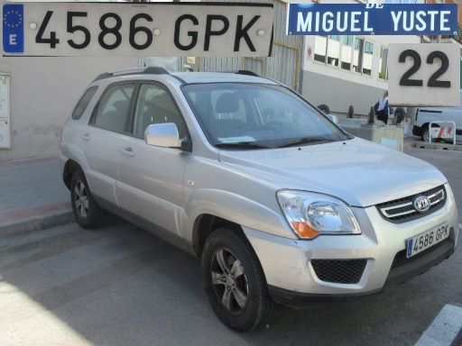 Vehículos abandonados, verlassene Fahrzeuge, Madrid, Spanien, Kia Sportage, Kennzeichen 4586 GPK, Erstzulassung September 2009, Calle Miguel Yuste 22, 28037 Madrid im Mai 2026