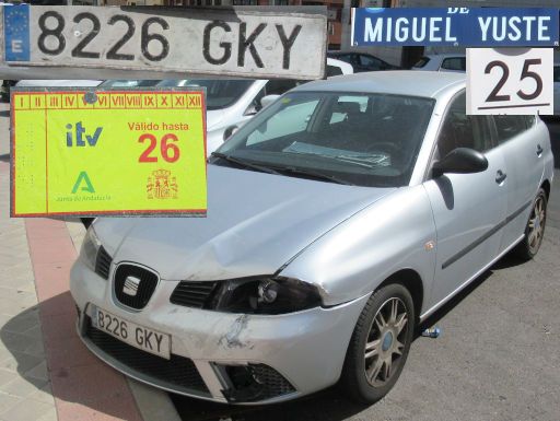 Vehículos abandonados, verlassene Fahrzeuge, Madrid, Spanien, Seat Ibiza, Kennzeichen 8226 GKY, Erstzulassung Februar 2009, Calle Miguel Yuste 25, 28037 Madrid im Mai 2026
