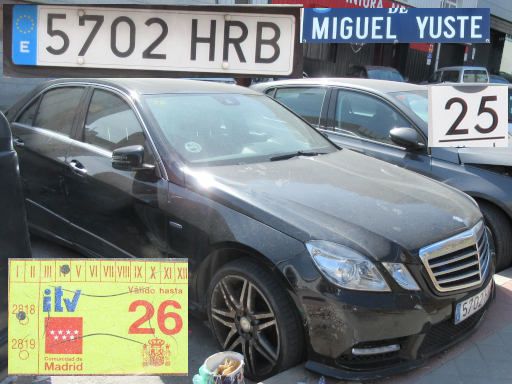Vehículos abandonados, verlassene Fahrzeuge, Madrid, Spanien, Mercedes-Benz E-Klasse, Kennzeichen 5702 HRB, Erstzulassung Mai 2013, Calle Miguel Yuste 25, 28037 Madrid im Mai 2026