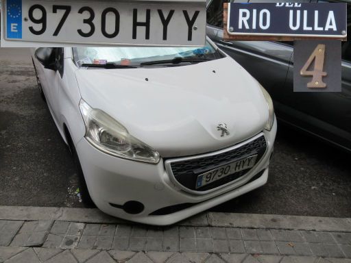 Vehículos abandonados, verlassene Fahrzeuge, Madrid, Spanien, Peugeot 208, Kennzeichen 9730 HYY, Erstzulassung August 2014, Calle Rio Ulla 4, 28017 Madrid im Mai 2026