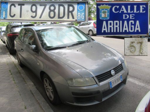 Vehículos abandonados, verlassene Fahrzeuge, Madrid, Spanien, Fiat Stilo JTD, Kennzeichen Italien CT 978 DR, Erstzulassung unbekannt, Calle Arriaga 57, 28017 Madrid im Mai 2026