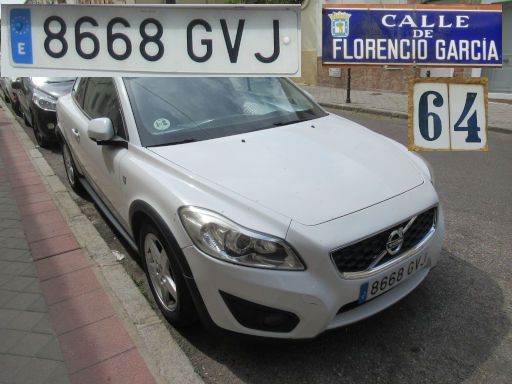 Vehículos abandonados, verlassene Fahrzeuge, Madrid, Spanien, Volvo C30 1.6 D, Kennzeichen 8668 GVJ, Erstzulassung März 2010, Calle Florencio Garcia 64, 28027 Madrid im Mai 2026