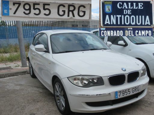 Vehículos abandonados, verlassene Fahrzeuge, Madrid, Spanien, BMW 116d, Kennzeichen 7955 GRG, Erstzulassung Oktober 2009, Calle Antioquia / Calle Conrado del Campo, 28027 Madrid im Mai 2026