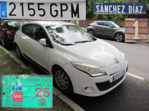 Vehículos abandonados, verlassene Fahrzeuge, Madrid, Spanien, Renault Megane, Kennzeichen 2155 GPM, Erstzulassung September 2009, Calle Sanchez Diaz 1, 28027 Madrid im Mai 2026
