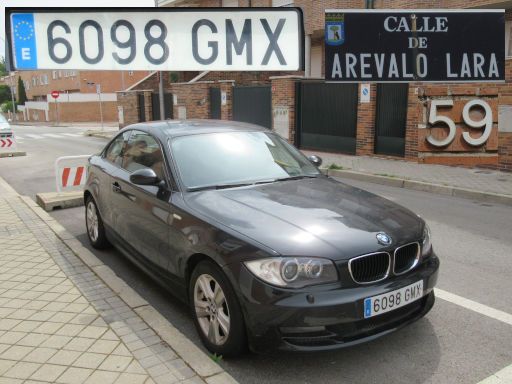 Vehículos abandonados, verlassene Fahrzeuge, Madrid, Spanien, BMW 120d, Kennzeichen 6098 GMX, Erstzulassung Juni 2009, Calle Arevalo Lara 59, 28027 Madrid im Mai 2026