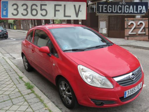 Vehículos abandonados, verlassene Fahrzeuge, Madrid, Spanien, Opel Corsa, Kennzeichen 3365 FLV, Erstzulassung Februar 2007, Calle Tegucigalpa 22, 28027 Madrid im Mai 2026