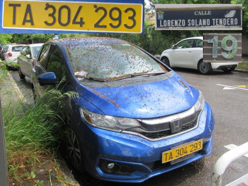 Vehículos abandonados, verlassene Fahrzeuge, Madrid, Spanien, Honda Fit, Kennzeichen Marokko TA 304 293, Erstzulassung unbekannt, Calle Lorenzo Solano Tendero 19, 28043 Madrid im Mai 2026