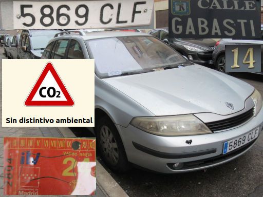Veh&iacute;culos abandonados, verlassene Fahrzeuge, Madrid, Spanien, Renault Laguna, Kennzeichen 5869 CLF, Erstzulassung August 2003, Calle Gabasti 14, 28027 Madrid im November 2025