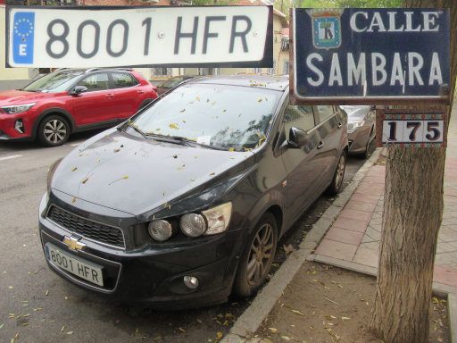 Vehículos abandonados, verlassene Fahrzeuge, Madrid, Spanien, Chevrolet Aveo, Kennzeichen 8001 HFR, Erstzulassung Juli 2011, Calle Sambara 175, 28027 Madrid im Oktober 2025