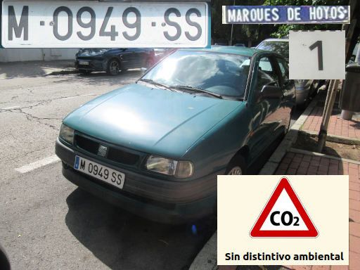 Veh&iacute;culos abandonados, verlassene Fahrzeuge, Madrid, Spanien, Seat Ibiza CLX, Kennzeichen M 0949 SS, Erstzulassung August 1995, Calle Marques de Hoyos 1, 28027 Madrid im Oktober 2026