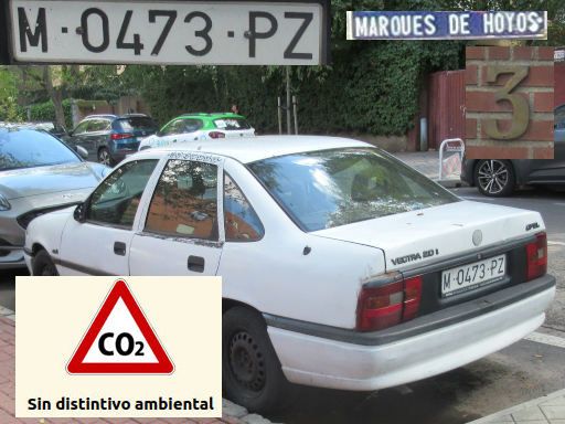 Veh&iacute;culos abandonados, verlassene Fahrzeuge, Madrid, Spanien, Opel Vectra 2.0 i, Kennzeichen M 0473 PZ, Erstzulassung Mai 1994, Calle Marques de Hoyos 3, 28027 Madrid im Oktober 2026