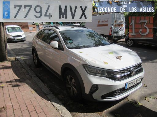 Veh&iacute;culos abandonados, verlassene Fahrzeuge, Madrid, Spanien, Volkswagen Taigo, Kennzeichen 7794 MVX, Erstzulassung Oktober 2024, Calle Vizconde de los Asilos 13, 28027 Madrid im Oktober 2026
