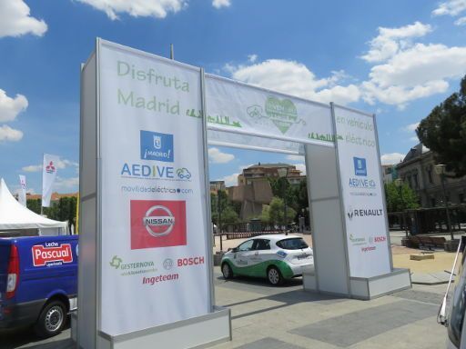 VEM Elektrofahrzeug Messe, 2016, Madrid, Spanien, Eingang vom Paseo de la Castellana