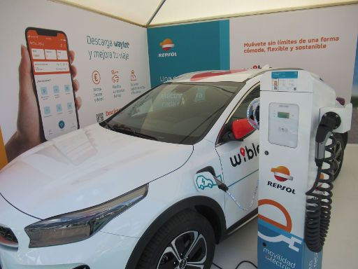 VEM Elektrofahrzeug Messe, 2023, Madrid, Spanien, Repsol Tankstellen Ladesäulen