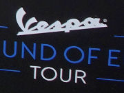 Vespa® The Sound of Europe tour 2019, Madrid, Spanien, Stand vor dem Einkaufszentrum auf dem Plaza de Nuevos Ministerios