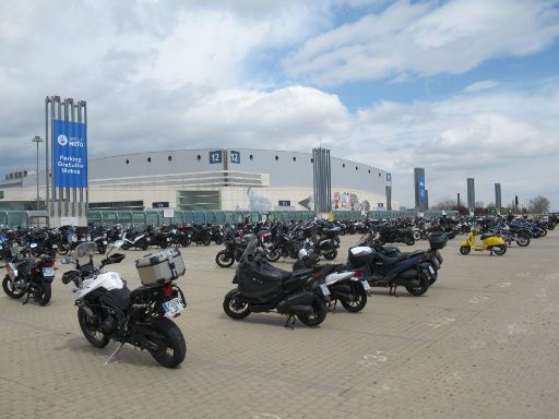 Vive la Moto 2022, Motorradmesse, Madrid, Spanien, IFEMA Motorrad Parkplatz vor der Halle 12