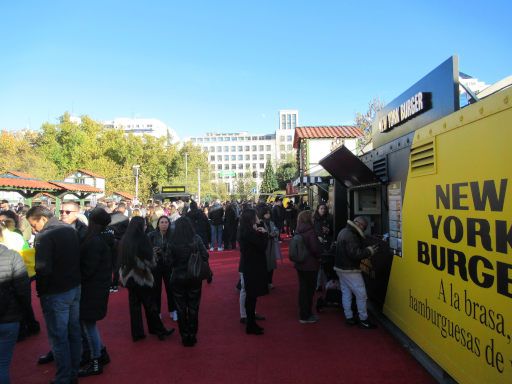 Weihnachtsmarkt El Corte Inglés 2025, Madrid, Spanien, New York Burger Food Truck